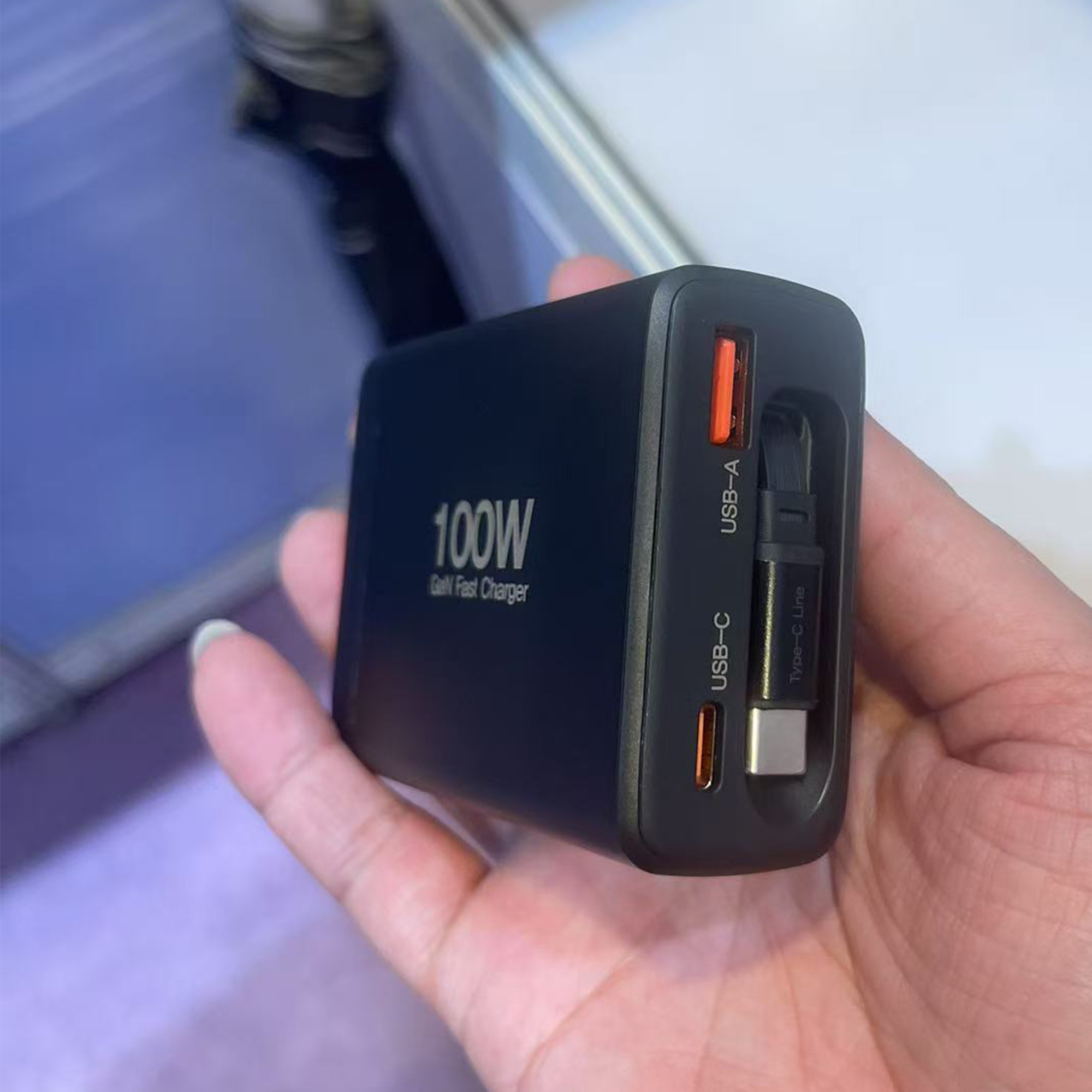 PD 3.0 100W Retractable Cable GaN Charger